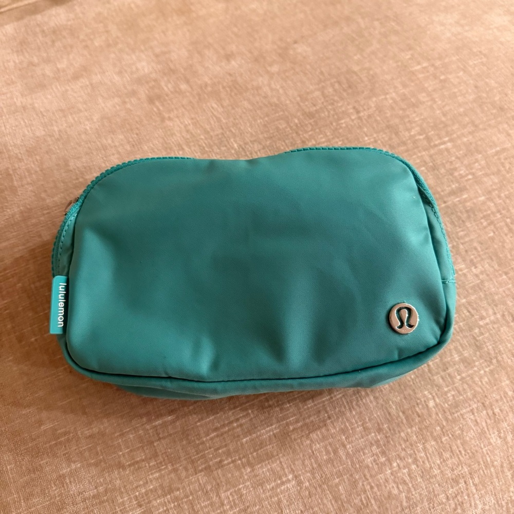 Lululemon Everywhere Belt Bag